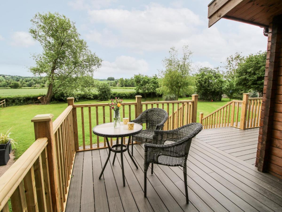 The Log Cabin Tenbury Exterior photo