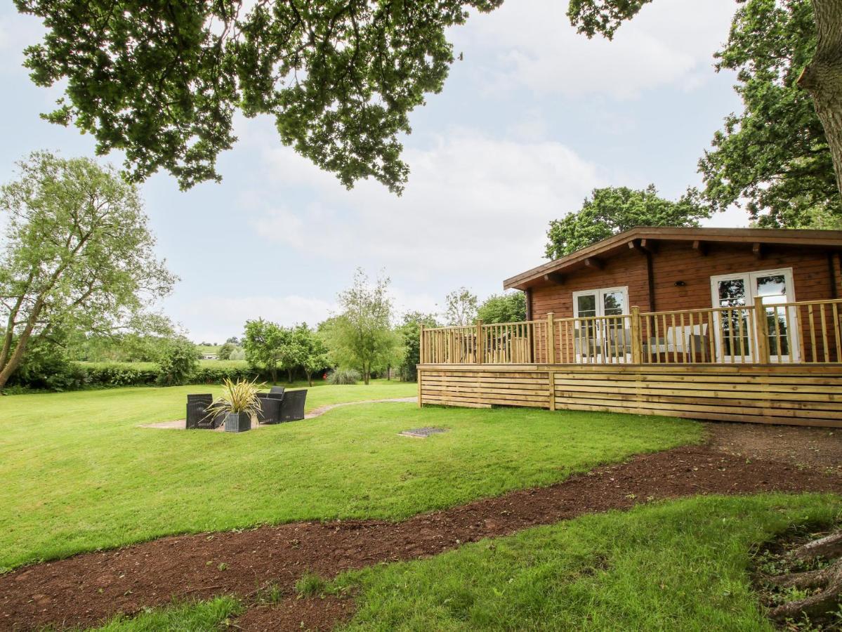 The Log Cabin Tenbury Exterior photo