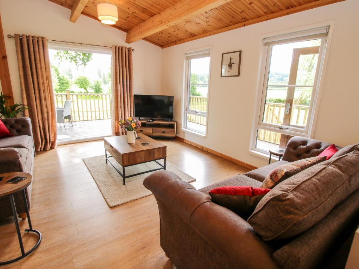 The Log Cabin Tenbury Exterior photo